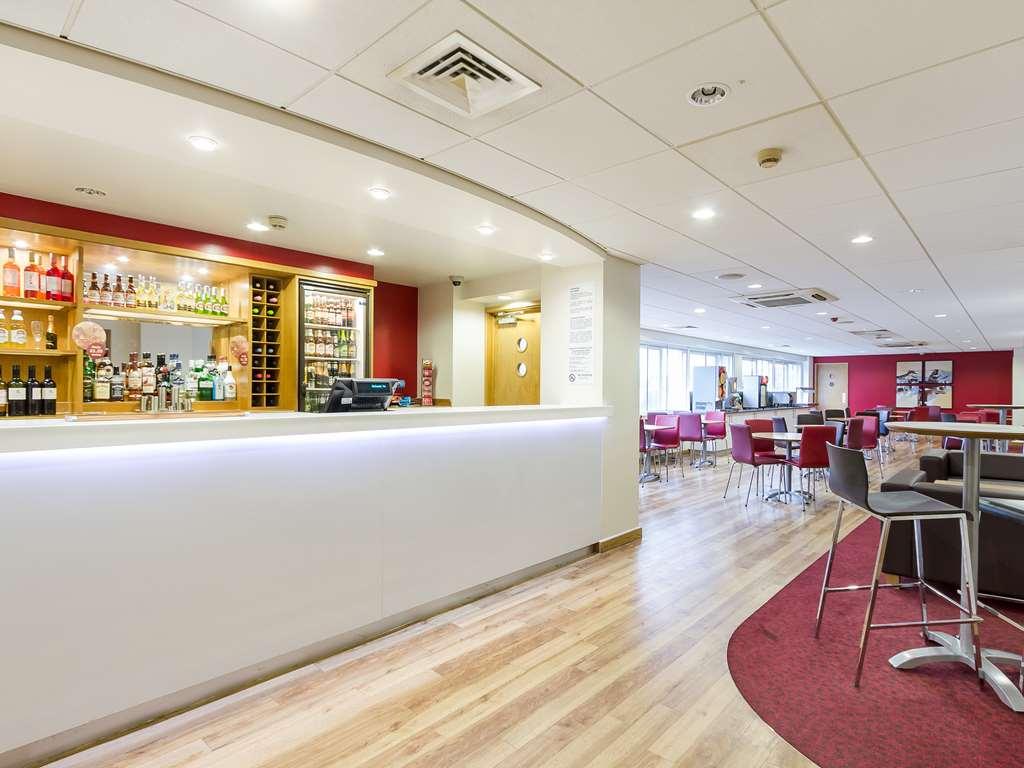 Travelodge London Chessington Tolworth Restaurante foto