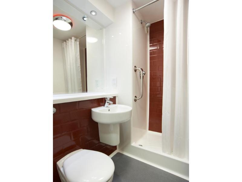 Travelodge London Chessington Tolworth Exterior foto