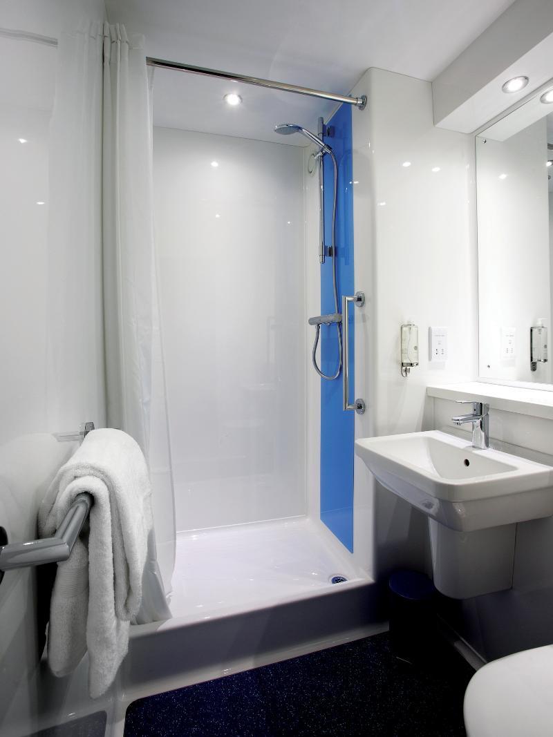Travelodge London Chessington Tolworth Exterior foto