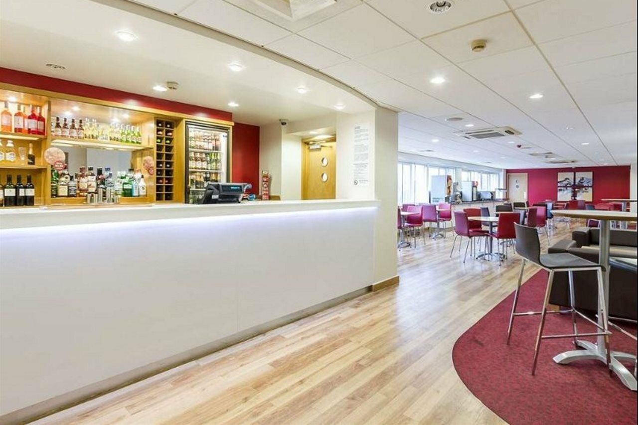 Travelodge London Chessington Tolworth Exterior foto